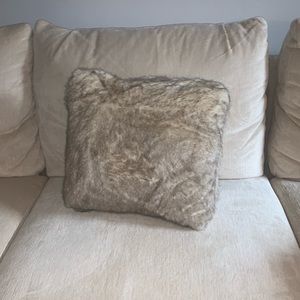 Throw pillow neutral 20x20